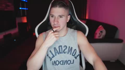 Snapshot of dorianreyes chatting on 11-24-25, 10:42 Dorian Reyes online show from 11-24-25, 10:42