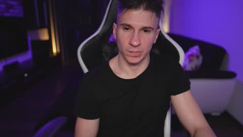 Snapshot of dorianreyes chatting on 12-14-25, 02:06 Dorian Reyes online show from 12-14-25, 02:06