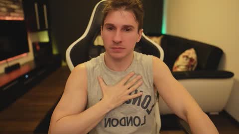 Snapshot of dorianreyes chatting on 02-02-26, 11:58 Dorian Reyes online show from 02-02-26, 11:58