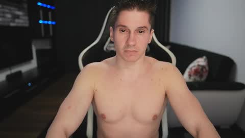 Snapshot of dorianreyes chatting on 05-02-26, 01:43 Dorian Reyes online show from 05-02-26, 01:43