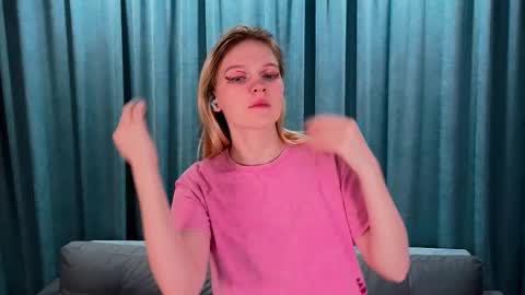 Snapshot of doriscortez chatting on 02-12-26, 09:54 Emma online show from 02-12-26, 09:54