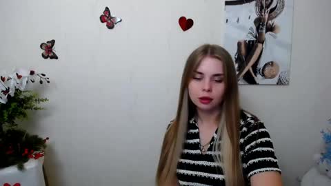 Snapshot of dream_mari chatting on 06-08-26, 06:14 Mari online show from 06-08-26, 06:14