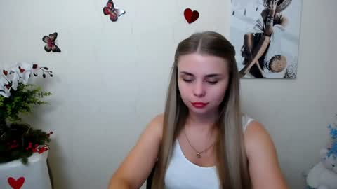 Snapshot of dream_mari chatting on 06-15-26, 07:10 Mari online show from 06-15-26, 07:10
