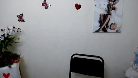 Snapshot of dream_mari chatting on 06-20-26, 07:44 Mari online show from 06-20-26, 07:44