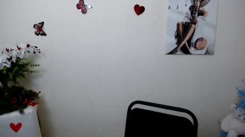 Snapshot of dream_mari chatting on 07-11-26, 06:05 Mari online show from 07-11-26, 06:05