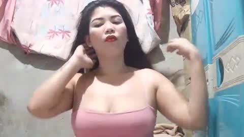 Snapshot of dreamer_17 chatting on 07-19-26, 04:27 Maui online show from 07-19-26, 04:27