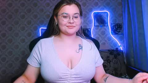 Snapshot of dreamforyoue2 chatting on 06-15-26, 04:42 dreamforyoue2 online show from 06-15-26, 04:42