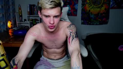 Snapshot of dreamyadam chatting on 04-26-26, 03:42 Adam Dream online show from 04-26-26, 03:42