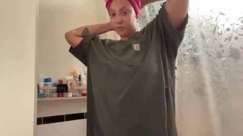 Snapshot of dreamyriri chatting on 03-12-26, 12:50 RIRI OR DREAMY online show from 03-12-26, 12:50