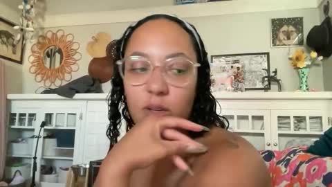 Snapshot of dreamyriri chatting on 03-12-26, 06:47 RIRI OR DREAMY online show from 03-12-26, 06:47