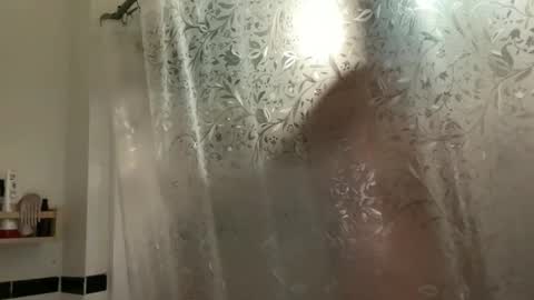 Snapshot of dreamyriri chatting on 03-28-26, 01:05 RIRI OR DREAMY online show from 03-28-26, 01:05