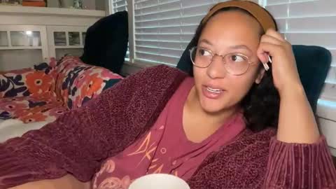 Snapshot of dreamyriri chatting on 04-10-26, 01:49 RIRI OR DREAMY online show from 04-10-26, 01:49