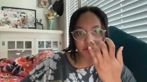 Snapshot of dreamyriri chatting on 04-18-26, 01:59 RIRI OR DREAMY online show from 04-18-26, 01:59