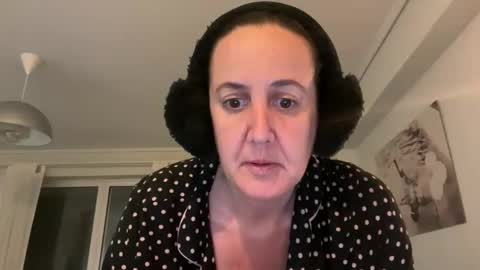Snapshot of drresa chatting on 04-19-26, 06:21 Dr. Resa online show from 04-19-26, 06:21