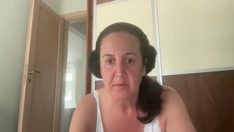 Snapshot of drresa chatting on 04-23-26, 12:29 Dr. Resa online show from 04-23-26, 12:29