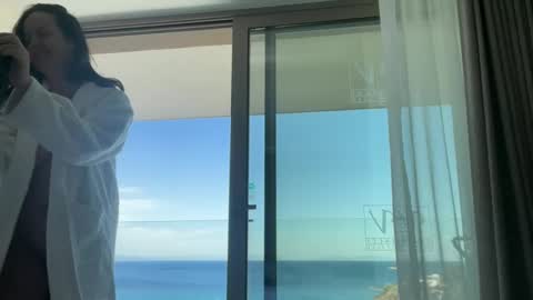 Snapshot of drresa chatting on 04-25-26, 07:11 Dr. Resa online show from 04-25-26, 07:11