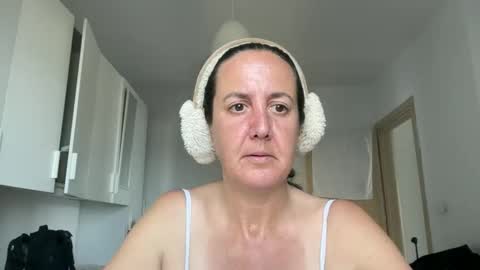 Snapshot of drresa chatting on 05-26-26, 10:55 Dr. Resa online show from 05-26-26, 10:55