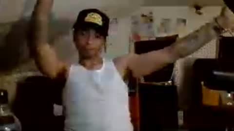 Snapshot of dubz07 chatting on 07-10-26, 12:26 dubz07 online show from 07-10-26, 12:26