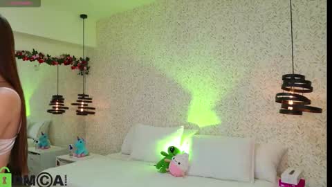 dulce_isabel_ online show from 03-18-26, 03:09