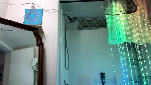 dumbgirl5150 online show from 12-19-24, 09:18