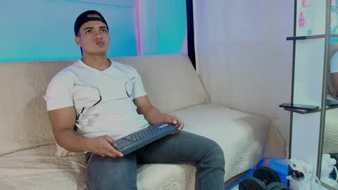 dwayne_esteven10 online show from 06-01-26, 07:59