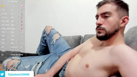 Snapshot of dylan_starxx chatting on 06-04-26, 02:06 Dylan online show from 06-04-26, 02:06