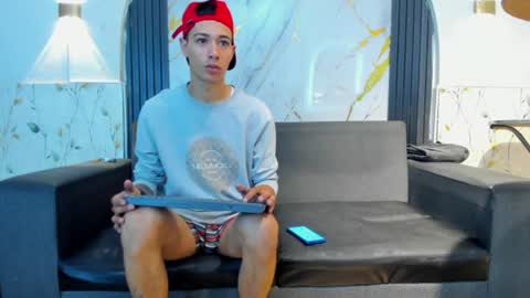 Snapshot of dylan_vanni chatting on 06-19-26, 04:06 Dylan online show from 06-19-26, 04:06
