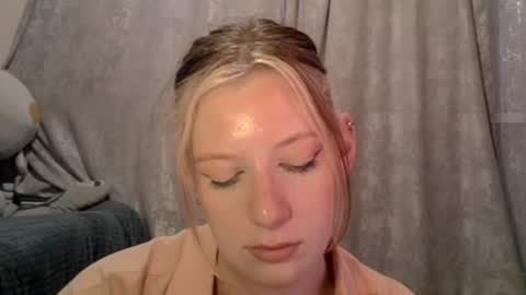 Lily online show from 06-21-26, 02:52