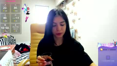 Snapshot of earthadobb chatting on 07-17-26, 06:42 Emma online show from 07-17-26, 06:42