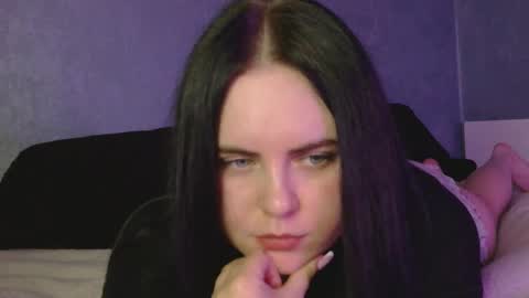 Snapshot of easabella chatting on 10-30-25, 06:52 Bella online show from 10-30-25, 06:52