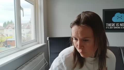 Nadia Ferreira  online show from 05-15-26, 09:38
