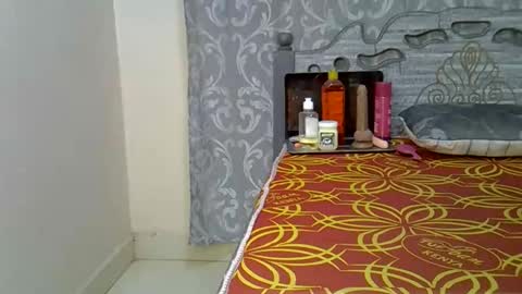 Queen online show from 12-22-25, 07:11