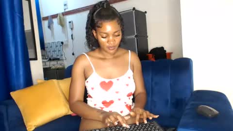 Snapshot of ebony_goddess080 chatting on 06-19-26, 10:02 Goddess online show from 06-19-26, 10:02