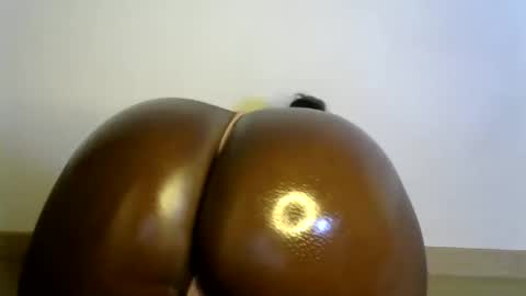 ebony_lynne online show from 04-20-26, 09:27