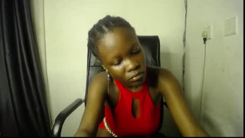 Snapshot of ebony_petitegirl chatting on 06-24-26, 07:13 Lilly online show from 06-24-26, 07:13