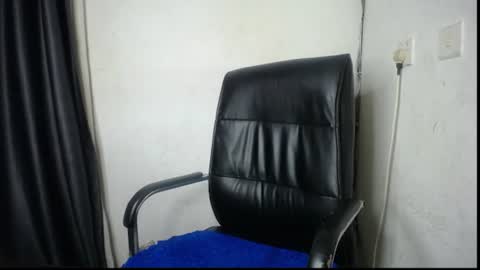 Snapshot of ebony_petitegirl chatting on 06-25-26, 06:45 Lilly online show from 06-25-26, 06:45