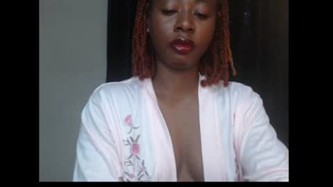 Snapshot of ebony_queenx chatting on 07-10-26, 03:36 Queen online show from 07-10-26, 03:36