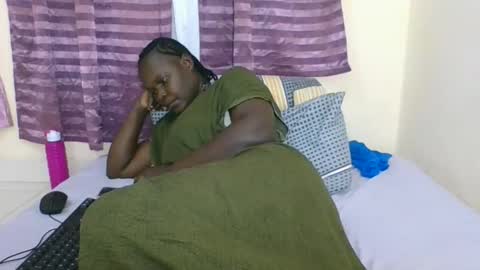 Snapshot of ebonyblack28 chatting on 11-10-25, 09:52 MELVINE online show from 11-10-25, 09:52