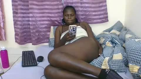 Snapshot of ebonyblack28 chatting on 11-22-25, 11:59 MELVINE online show from 11-22-25, 11:59