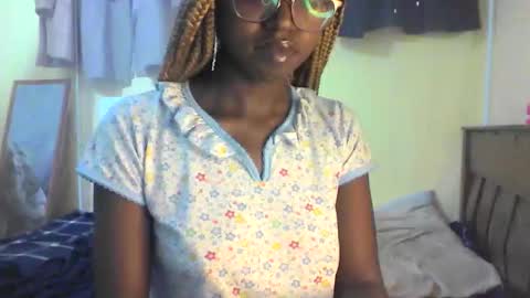 Ebonymuse2 online show from 04-16-26, 01:01