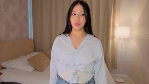 Reina online show from 03-24-26, 05:01