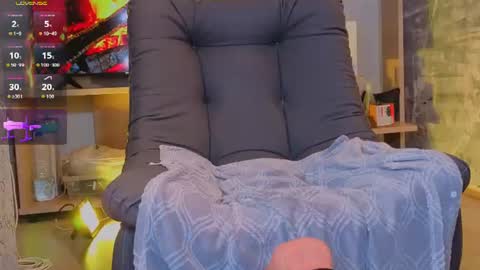 Snapshot of edwardross_ chatting on 07-14-26, 02:05 Edward Ross online show from 07-14-26, 02:05