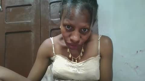 Snapshot of edwige770943 chatting on 06-02-26, 08:11 edwige770943 online show from 06-02-26, 08:11