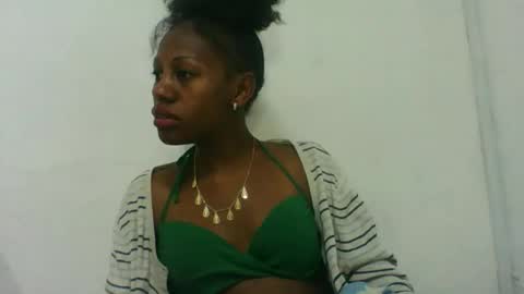Snapshot of edwige770943 chatting on 06-11-26, 05:16 edwige770943 online show from 06-11-26, 05:16