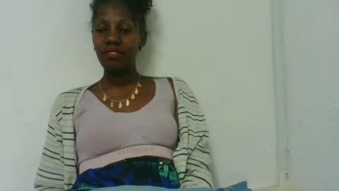 Snapshot of edwige770943 chatting on 06-12-26, 06:51 edwige770943 online show from 06-12-26, 06:51