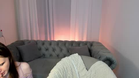 Snapshot of effiemur chatting on 06-17-26, 08:54 Effie Mur online show from 06-17-26, 08:54