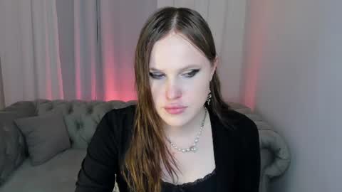 Snapshot of effiemur chatting on 07-16-26, 08:59 Effie Mur online show from 07-16-26, 08:59