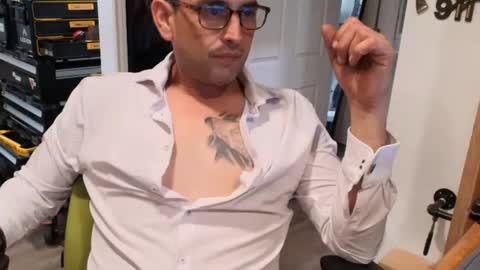 Snapshot of eguevara555500 chatting on 06-14-26, 01:14 SilverBulture online show from 06-14-26, 01:14