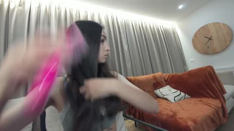 Snapshot of ehotlovea chatting on 10-31-25, 01:17 Erik and Alice online show from 10-31-25, 01:17