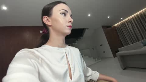 Snapshot of ehotlovea chatting on 11-21-25, 02:10 Erik and Alice online show from 11-21-25, 02:10